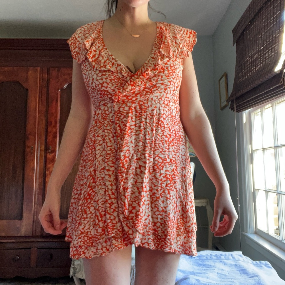 Orange and white wrap dress with ruffle sleeves #ruffles #wrapdress